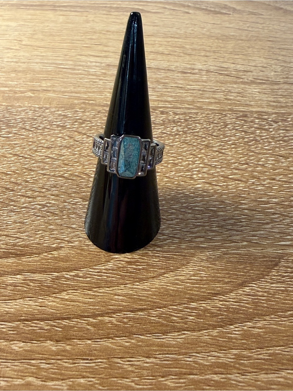 Bomb party ring - size 7 - caught between touches